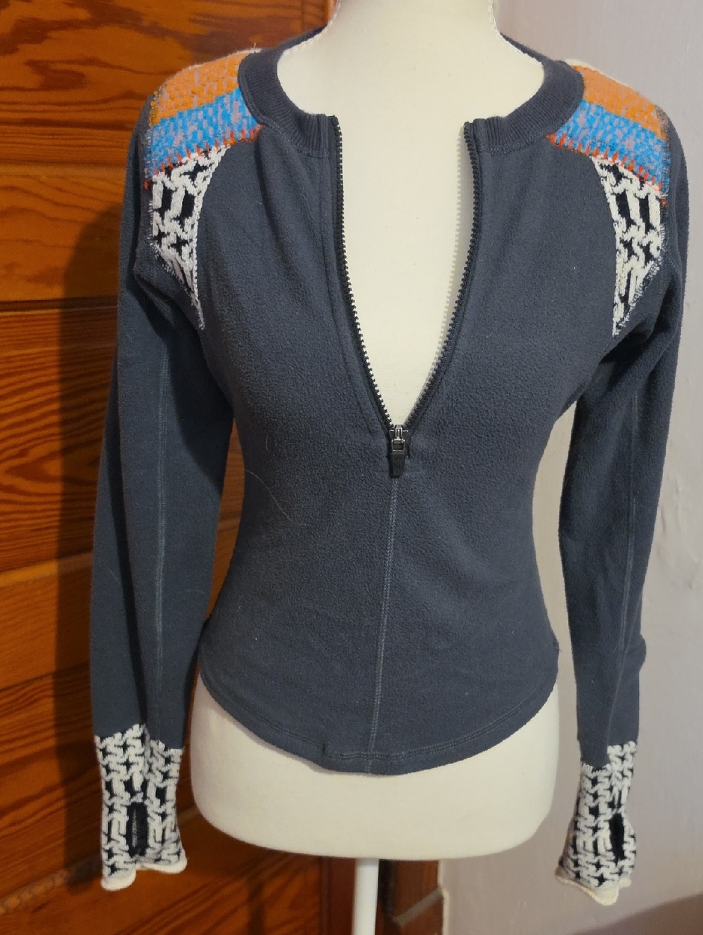 Fitted Navy Zip-Front Sweater with Colorblock Shoulders